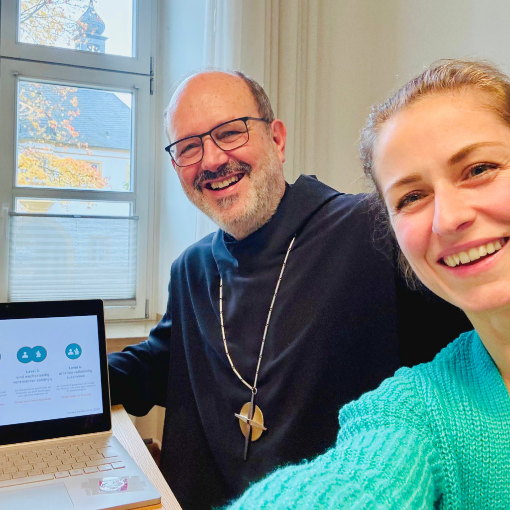 Abt vom Kloster Münsterschwarzach und Jacqueline Sammet